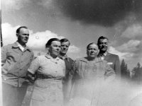noukkala(21)  Vasemmalla Reino Lindeman (7.6.1909 - 23.4.1986), ja Hilja Lindeman, keskellä Sulo Lindeman (2.6.1897 - 3.12.1971) Reinon sisko Sandra Silvan, Iivari Lindeman
